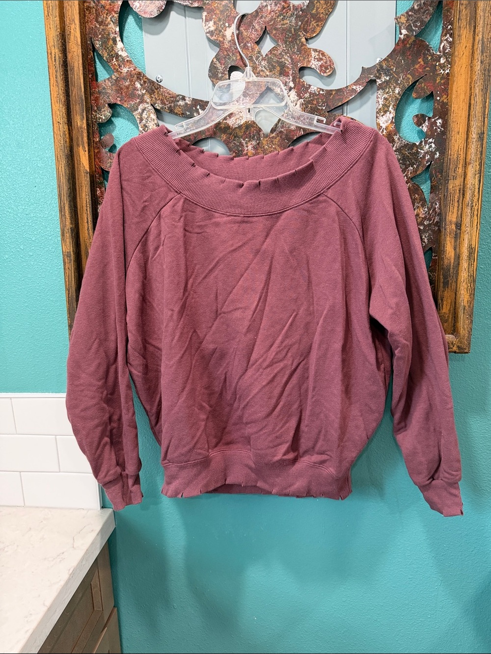 Active USA Off-Shoulder Pullover Sweatshirt in Mauve